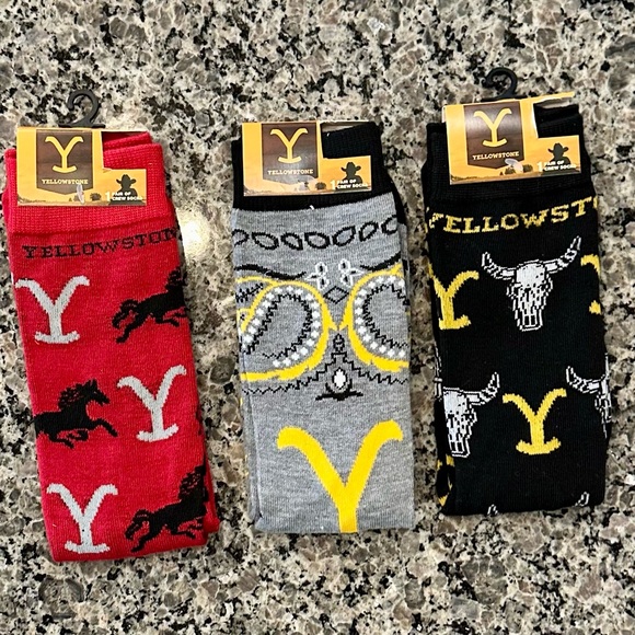 Other - ✨NWT✨YELLOW STONE Crew Socks Men Size 6-12 UNISEX RED BLACK GRAY Paramount